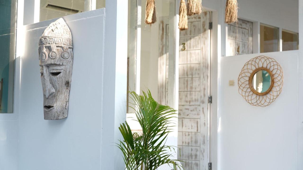 The White Bay Hotel Gili Trawangan Exterior photo