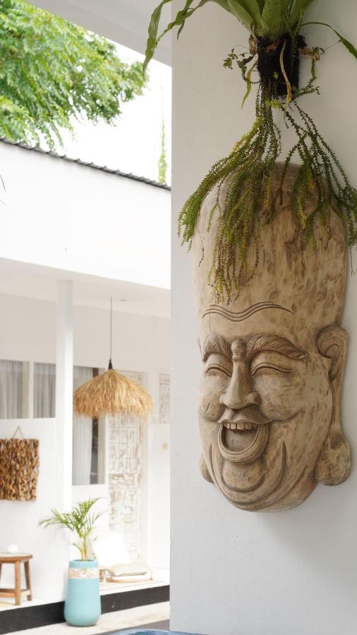The White Bay Hotel Gili Trawangan Exterior photo