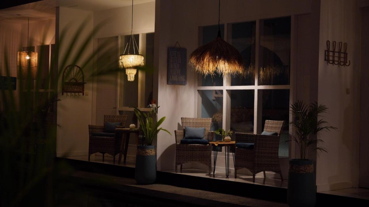 The White Bay Hotel Gili Trawangan Exterior photo