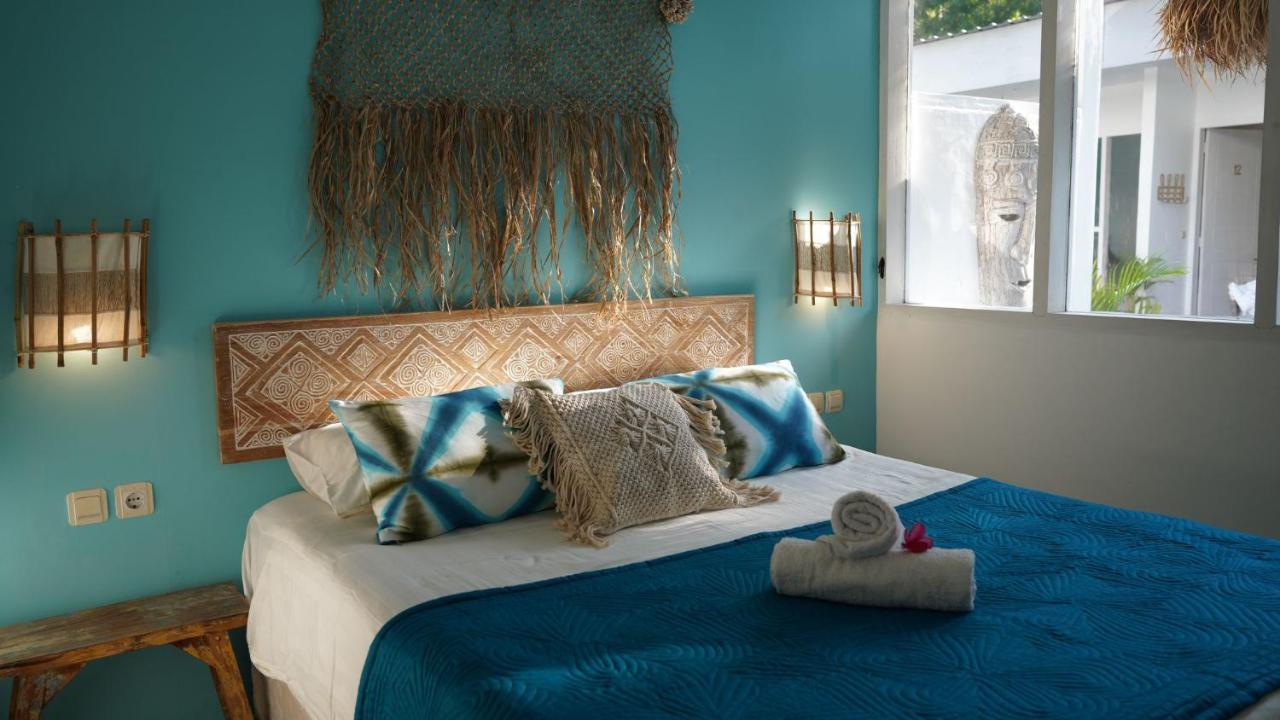 The White Bay Hotel Gili Trawangan Exterior photo