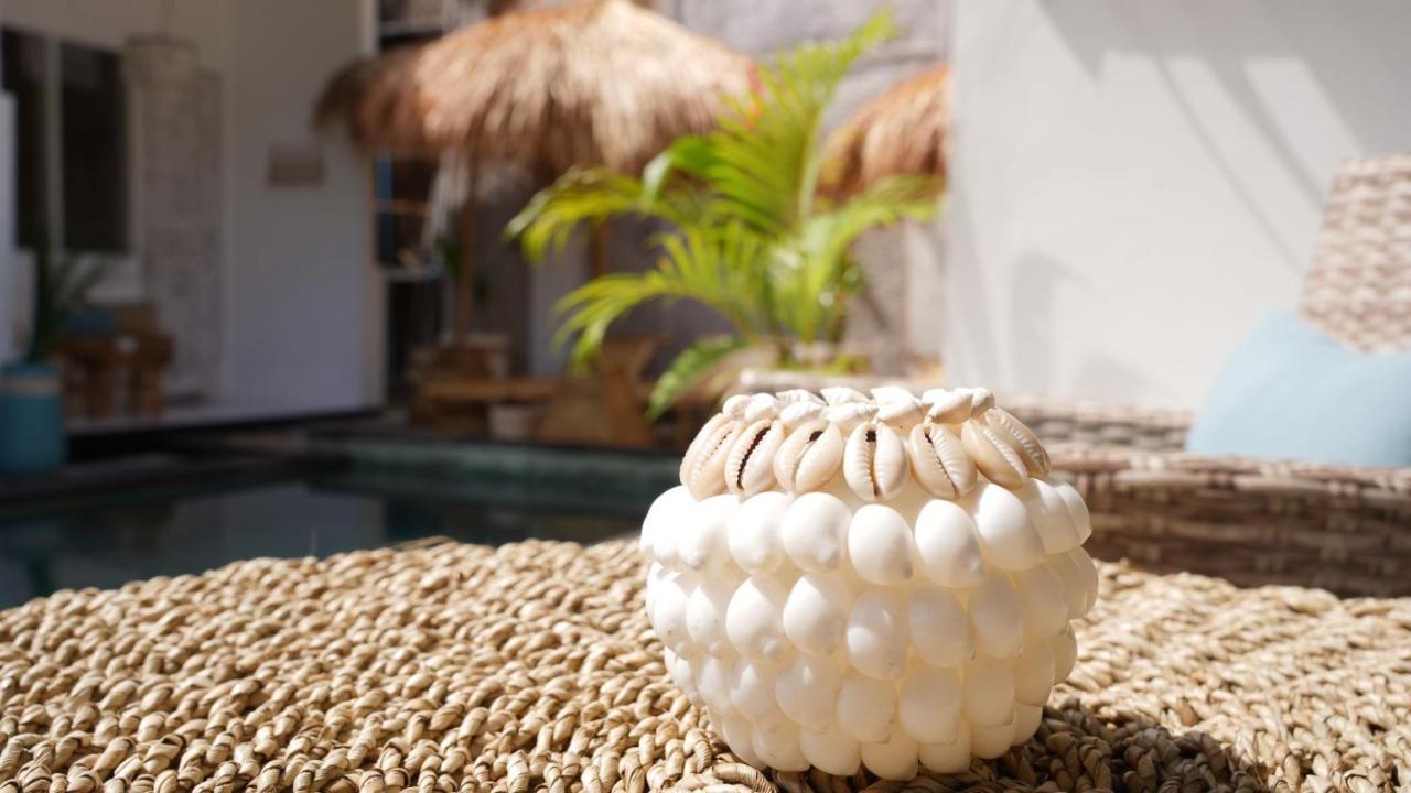 The White Bay Hotel Gili Trawangan Exterior photo