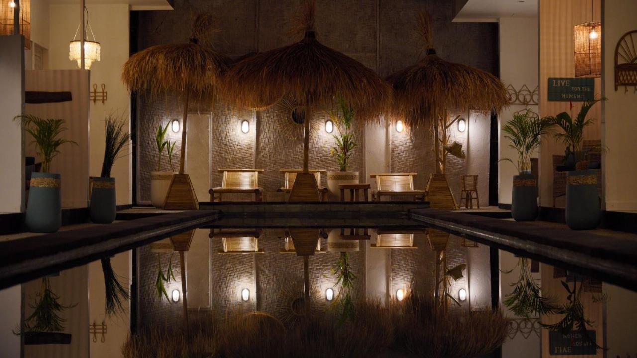 The White Bay Hotel Gili Trawangan Exterior photo