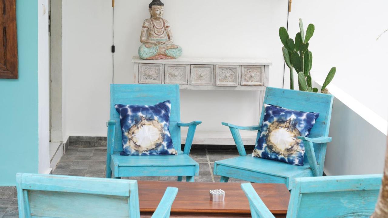 The White Bay Hotel Gili Trawangan Exterior photo