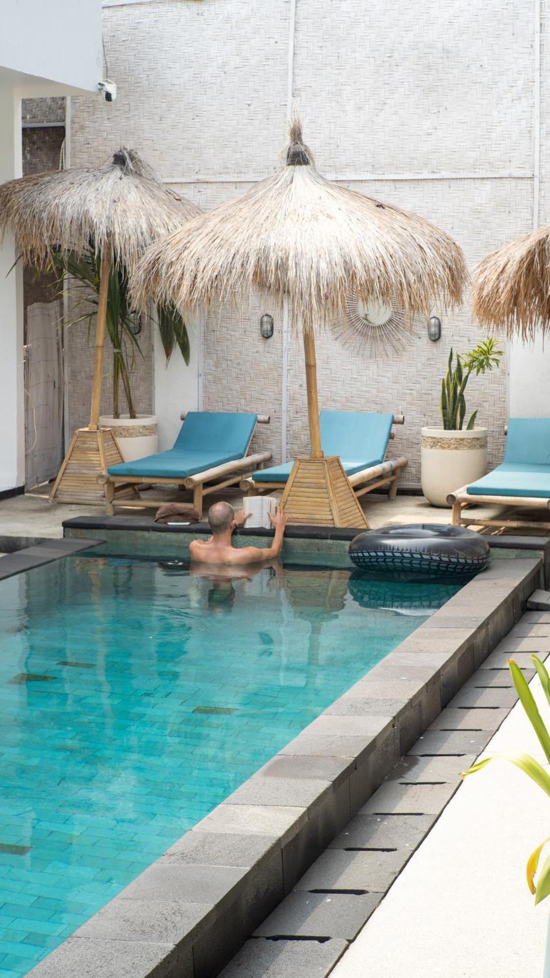 The White Bay Hotel Gili Trawangan Exterior photo